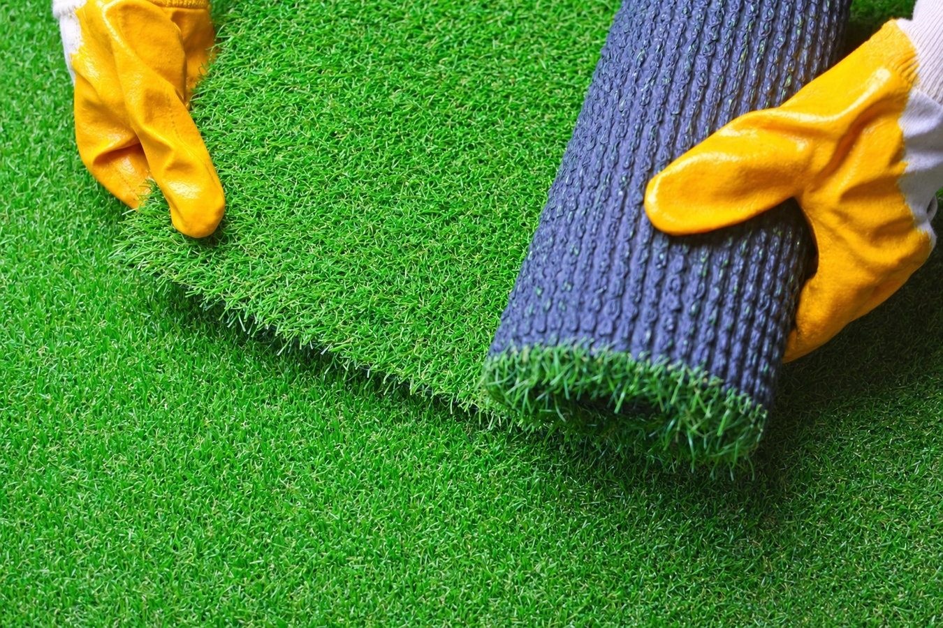 Synthetic lawn turf